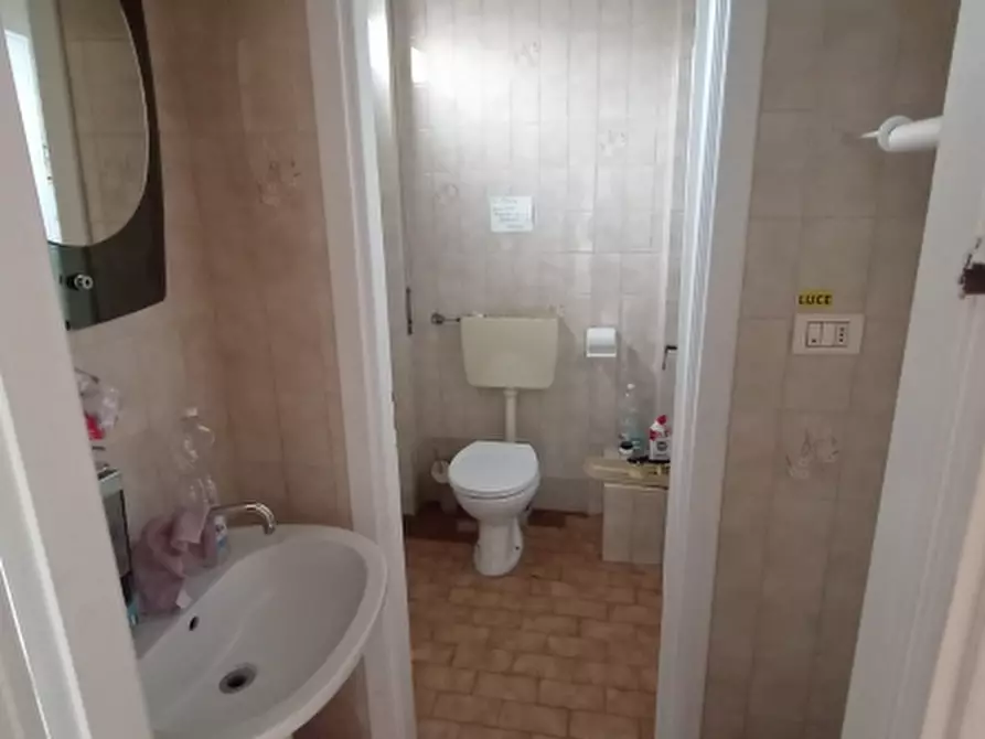 Immagine 7 di Locale commerciale in affitto  in VIA NAZIONALE 55 a Imperia