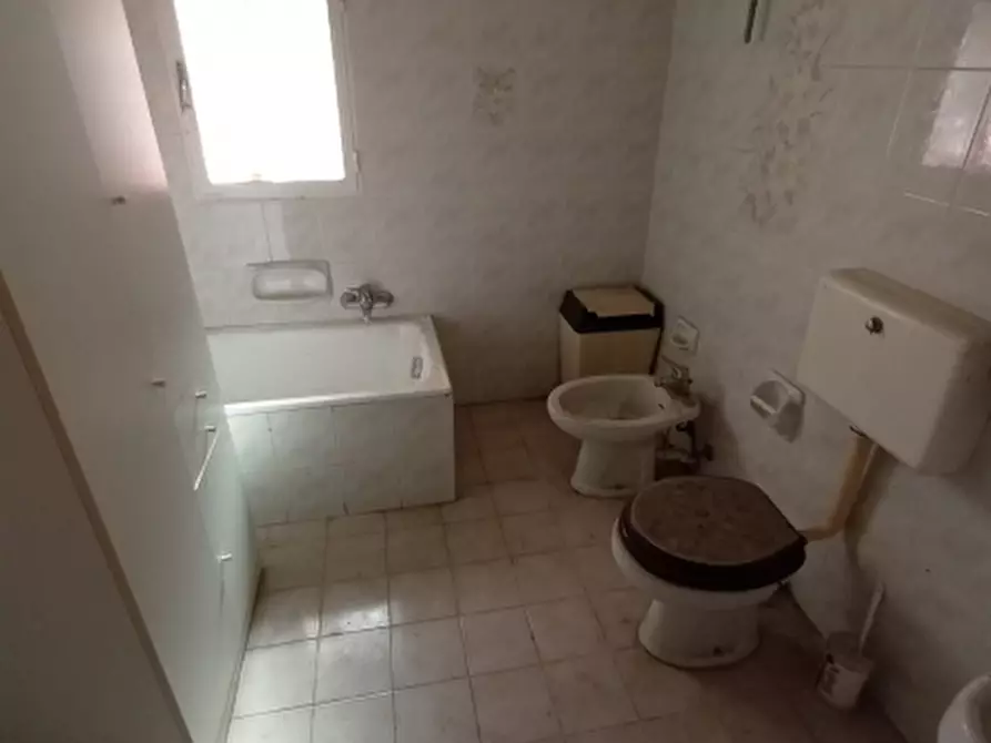 Immagine 9 di Casa indipendente in vendita  a Imperia