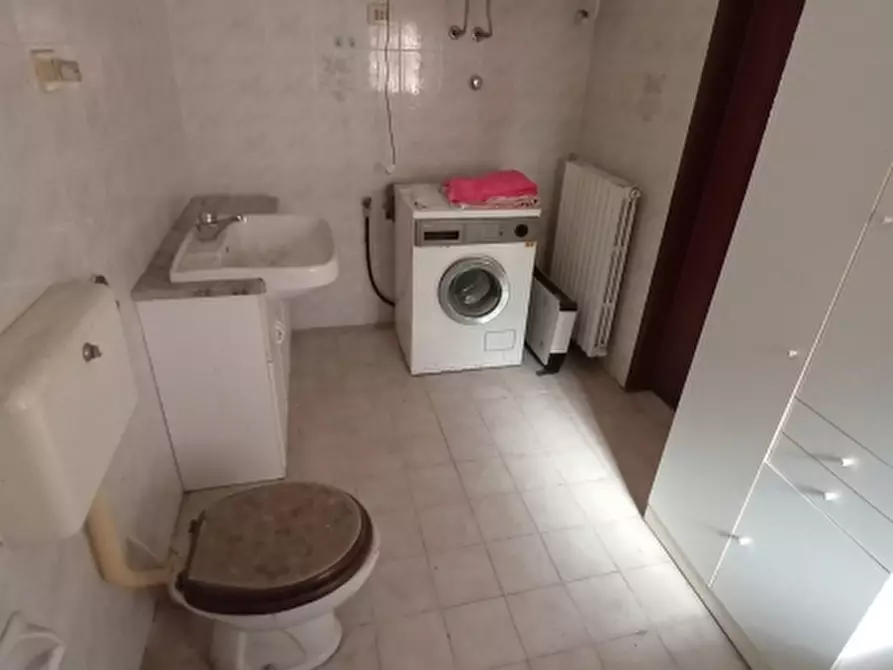 Immagine 10 di Casa indipendente in vendita  a Imperia