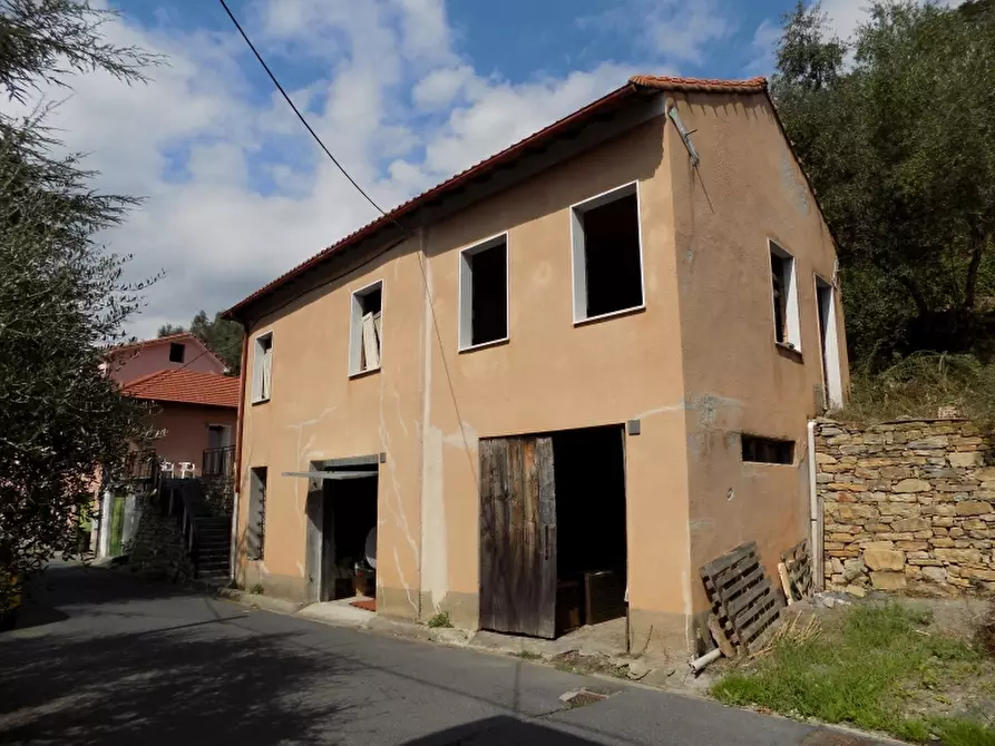 Immagine 1 di Casa indipendente in vendita  a Chiusanico