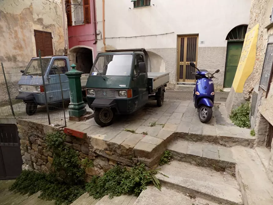 Immagine 8 di Porzione di casa in vendita  a Imperia