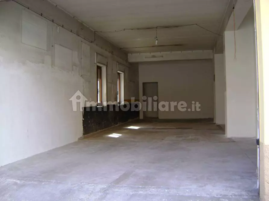 Immagine 5 di Negozio in affitto  in Via Nicola Nicotera 34 a Lamezia Terme