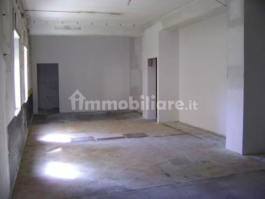 Immagine 7 di Negozio in affitto  in Via Nicola Nicotera 34 a Lamezia Terme