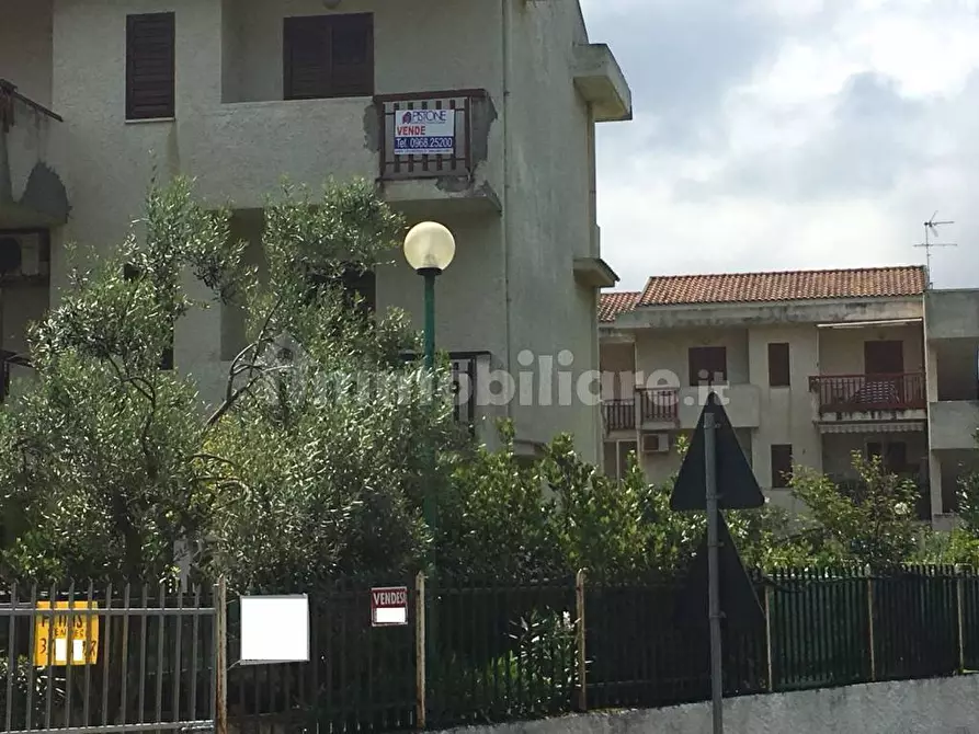 Immagine 18 di Appartamento in vendita  in Via della Pineta a Lamezia Terme