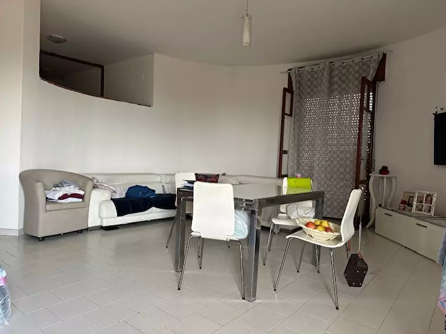 Immagine 9 di Villa in vendita  in VIA MONZA a Castel Volturno