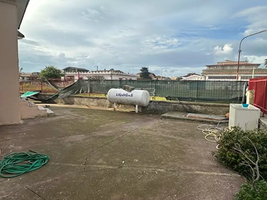 Immagine 17 di Villa in vendita  in VIA MONZA a Castel Volturno