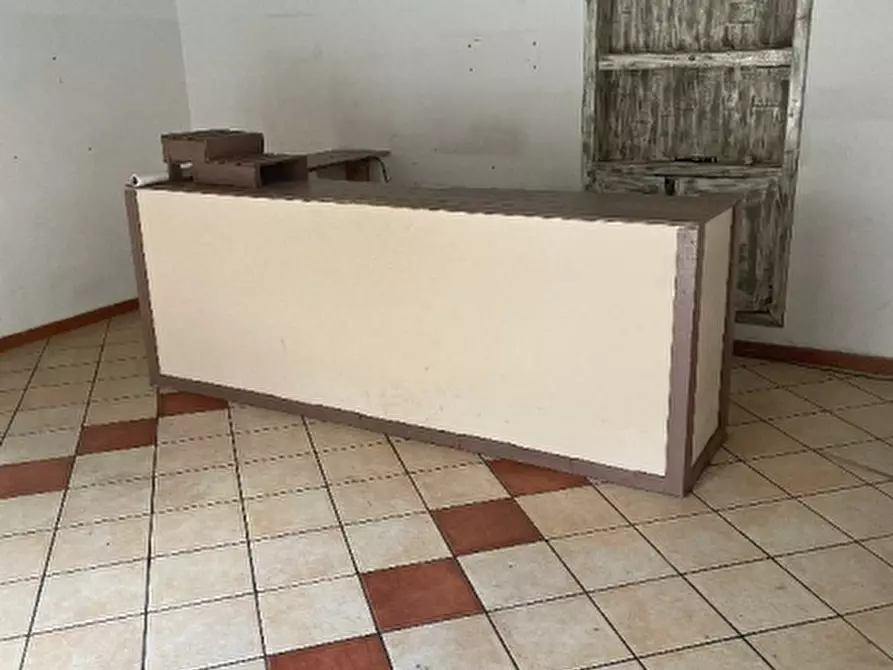 Immagine 2 di Locale commerciale in vendita  in via  acerbo 60 a Lusciano