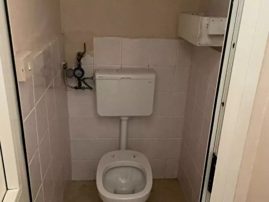 Immagine 4 di Locale commerciale in vendita  in via  acerbo 60 a Lusciano