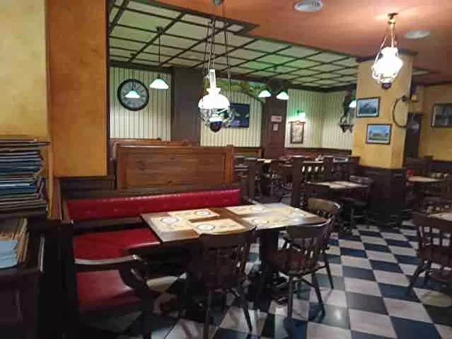 Immagine 2 di Attività commerciale in vendita  in VIA  OLIMPICO 220 a Aversa