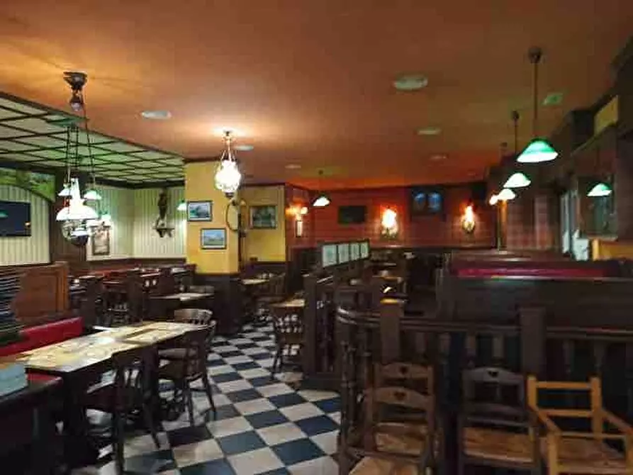 Immagine 5 di Attività commerciale in vendita  in VIA  OLIMPICO 220 a Aversa