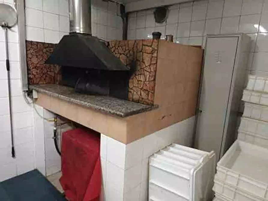 Immagine 10 di Attività commerciale in vendita  in VIA  OLIMPICO 220 a Aversa