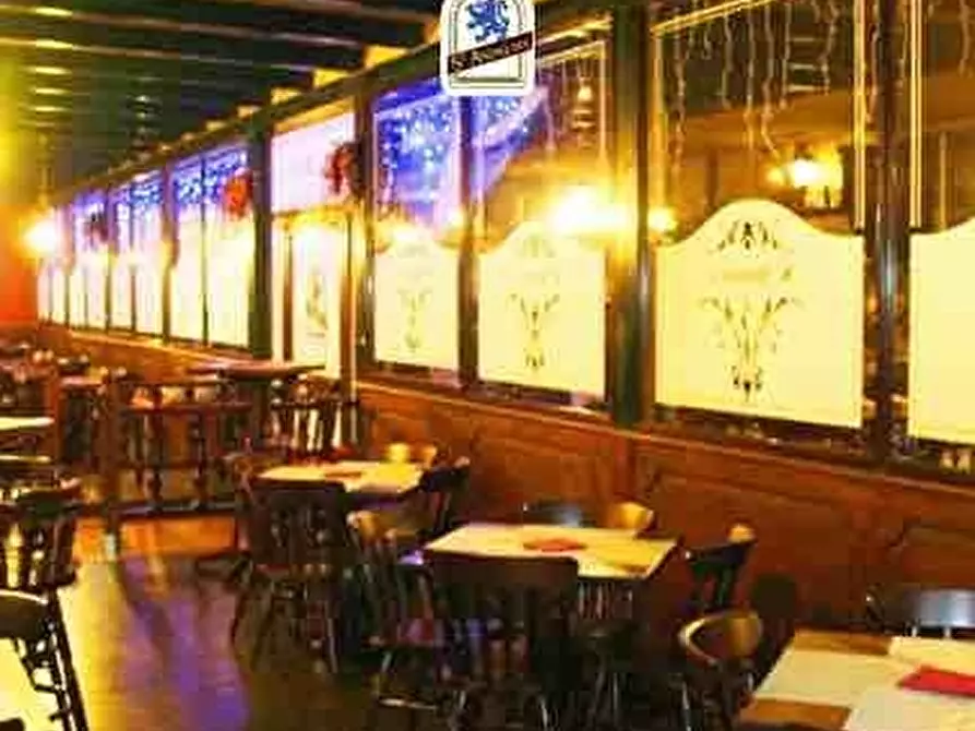 Immagine 11 di Attività commerciale in vendita  in VIA  OLIMPICO 220 a Aversa