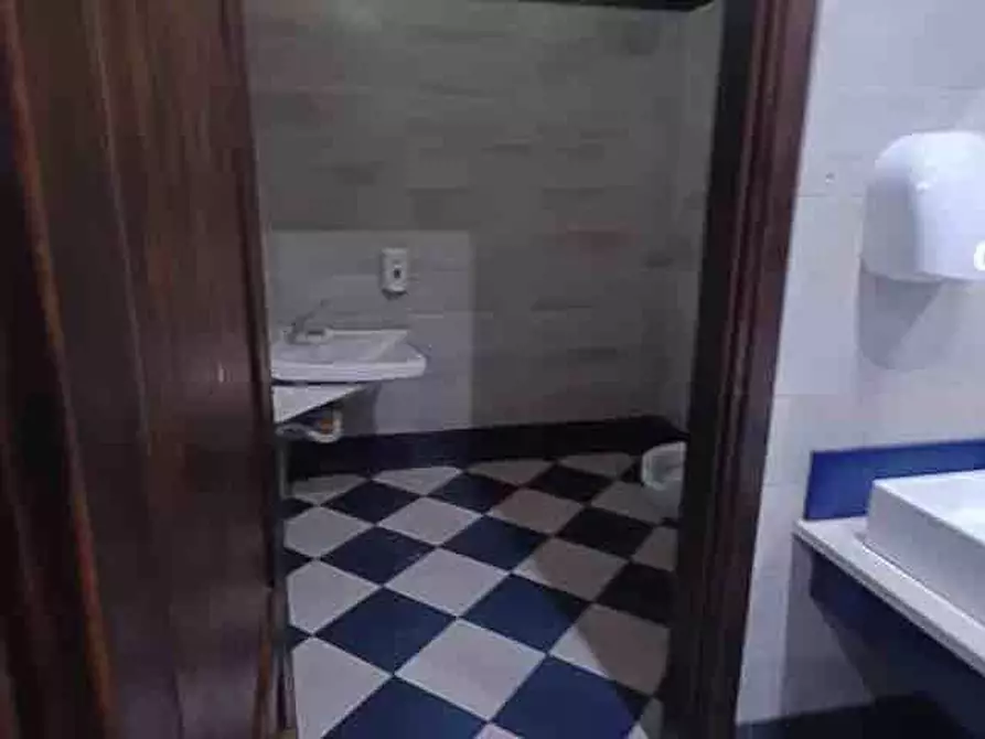 Immagine 14 di Attività commerciale in vendita  in VIA  OLIMPICO 220 a Aversa