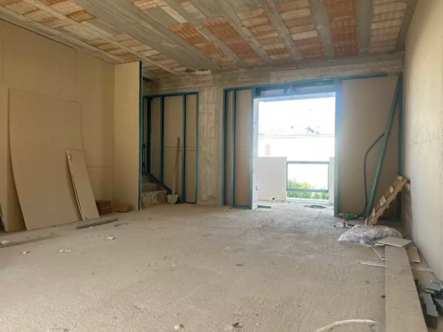 Immagine 9 di Villetta a schiera in vendita  in via Basile a Parete
