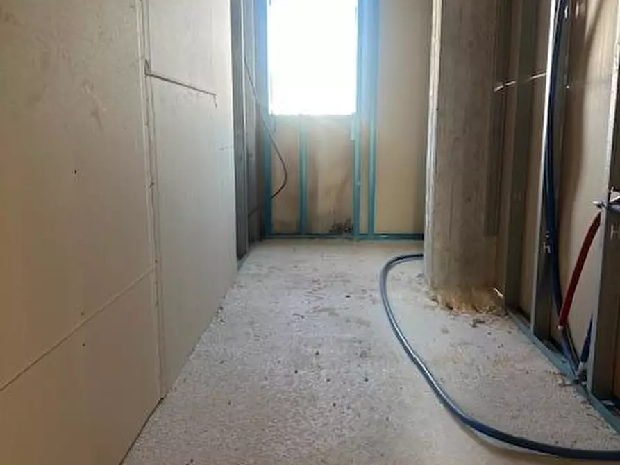 Immagine 12 di Villetta a schiera in vendita  in via Basile a Parete