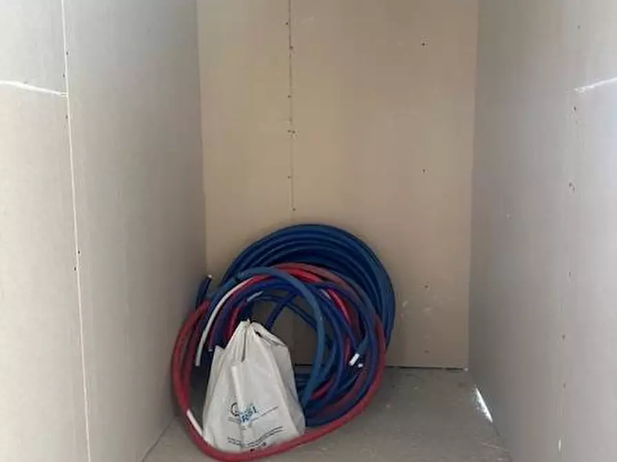 Immagine 13 di Villetta a schiera in vendita  in via Basile a Parete