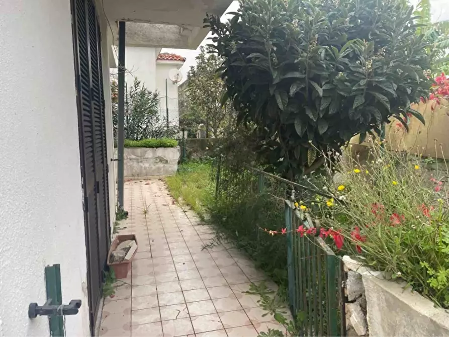 Immagine 3 di Villa in vendita  in VIA   FIUME SNC a Castel Volturno