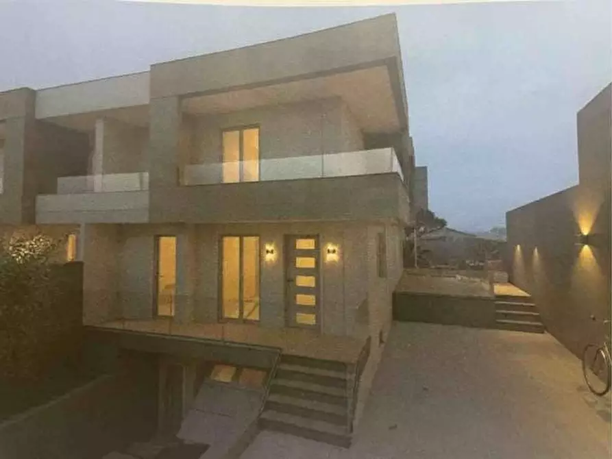 Immagine 3 di Villa in vendita  in VIA CASTAGNOLA SNC a Parete