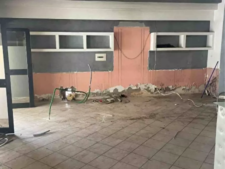 Immagine 3 di Locale commerciale in affitto  in VIALE EUROPA SNC a Aversa
