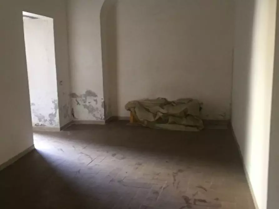 Immagine 2 di Locale commerciale in vendita  in Piazza Guglielmo Marconi snc a Aversa