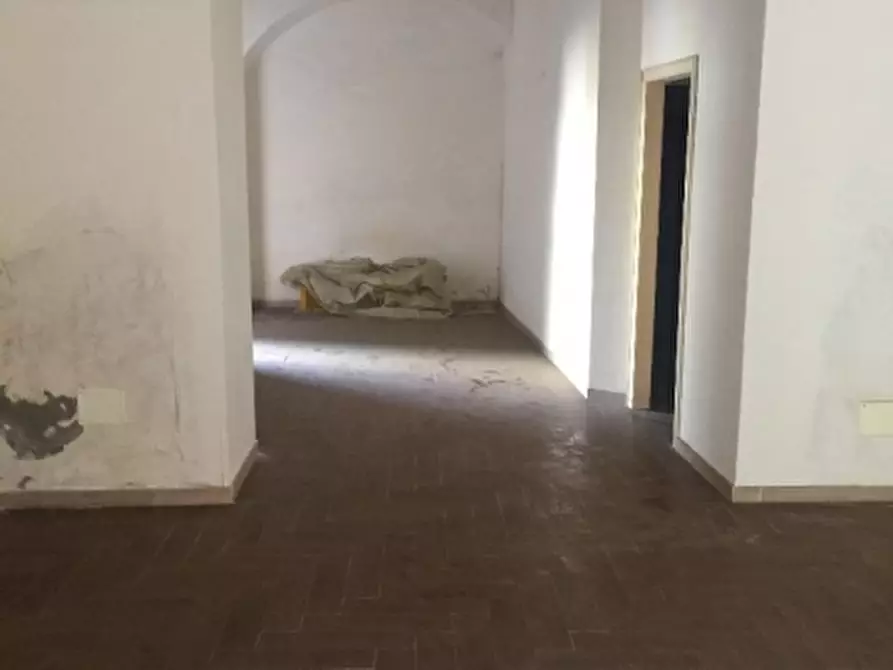 Immagine 3 di Locale commerciale in vendita  in Piazza Guglielmo Marconi snc a Aversa