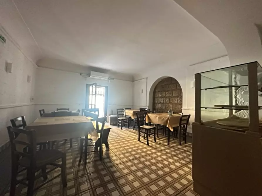 Immagine 2 di Locale commerciale in affitto  in VIA TESCIONE 66 a Caserta