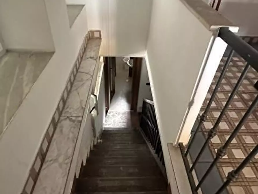 Immagine 7 di Locale commerciale in affitto  in VIA TESCIONE 66 a Caserta