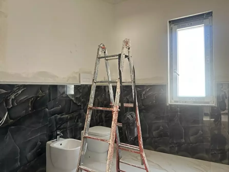 Immagine 3 di Villa in vendita  in VIA N.S. ANTONIO a Trentola Ducenta