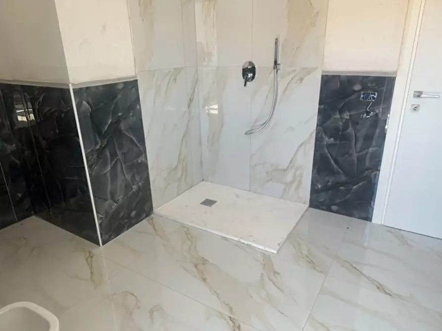 Immagine 9 di Villa in vendita  in VIA N.S. ANTONIO a Trentola Ducenta