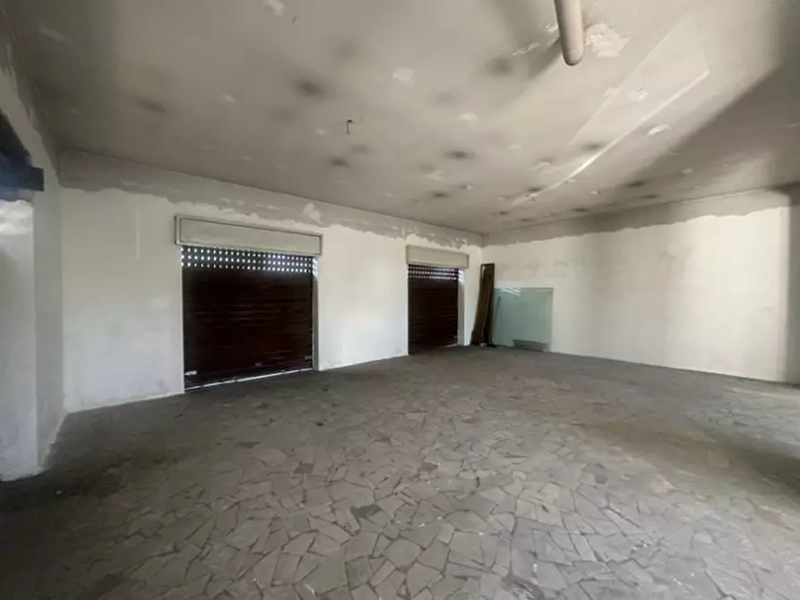 Immagine 4 di Negozio in affitto  in via  luigi pasteur snc a Arzano