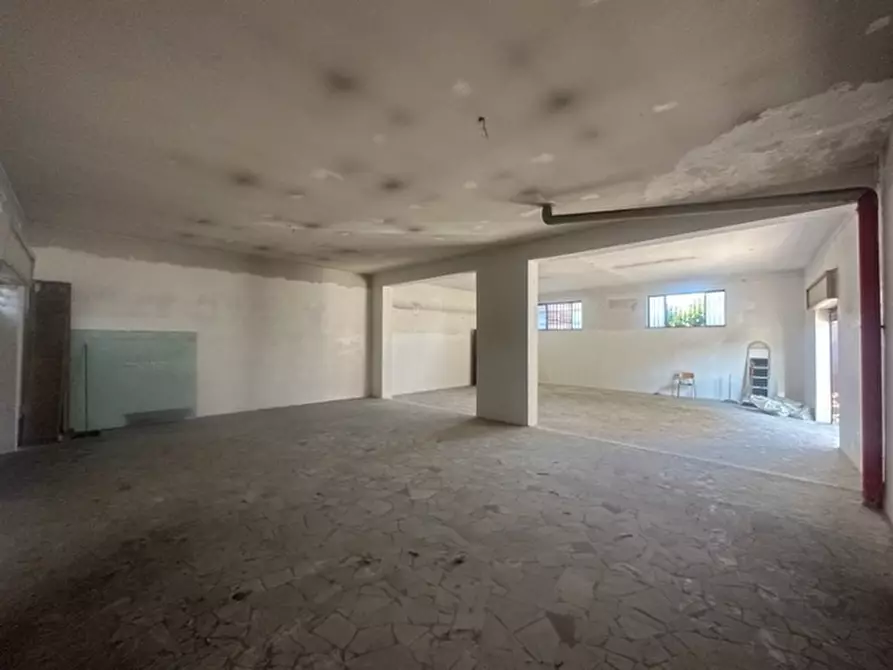 Immagine 5 di Negozio in affitto  in via  luigi pasteur snc a Arzano