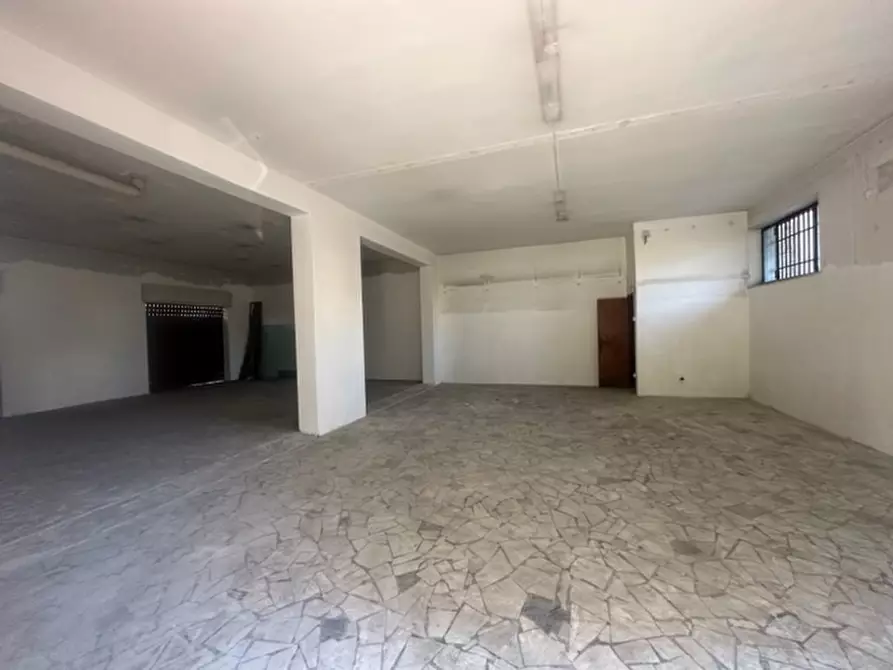 Immagine 6 di Negozio in affitto  in via  luigi pasteur snc a Arzano