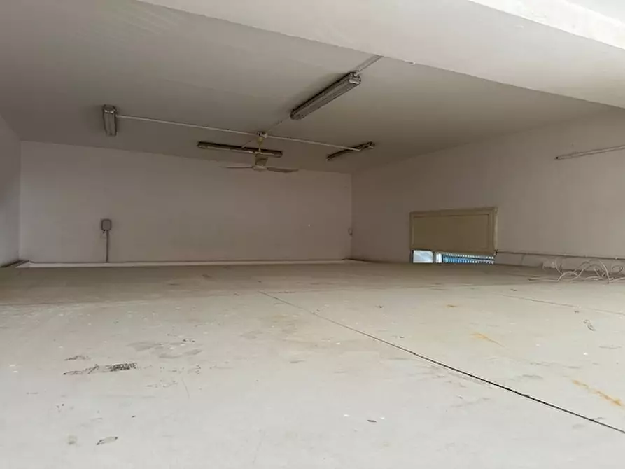 Immagine 3 di Locale commerciale in affitto  in corso italia a San Marcellino