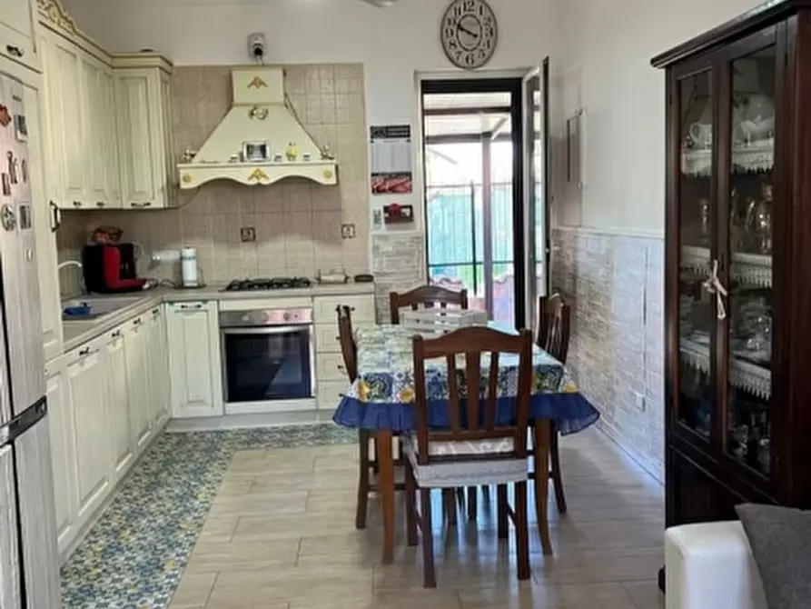 Immagine 5 di Villa in vendita  in VIA GARIGLIANO a Castel Volturno
