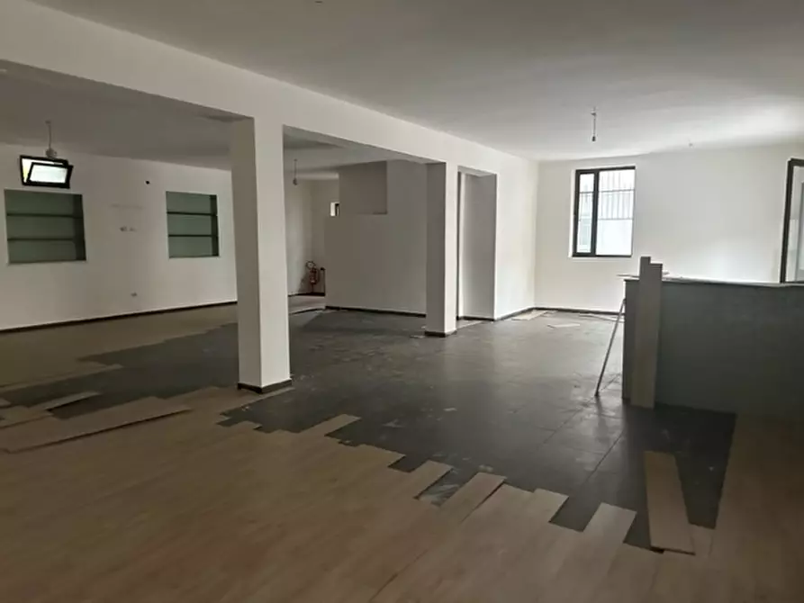 Immagine 2 di Locale commerciale in affitto  in via circumvallazione a Trentola Ducenta