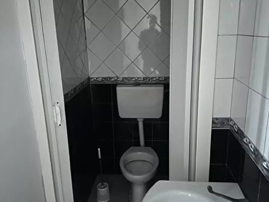 Immagine 4 di Locale commerciale in affitto  in via circumvallazione a Trentola Ducenta