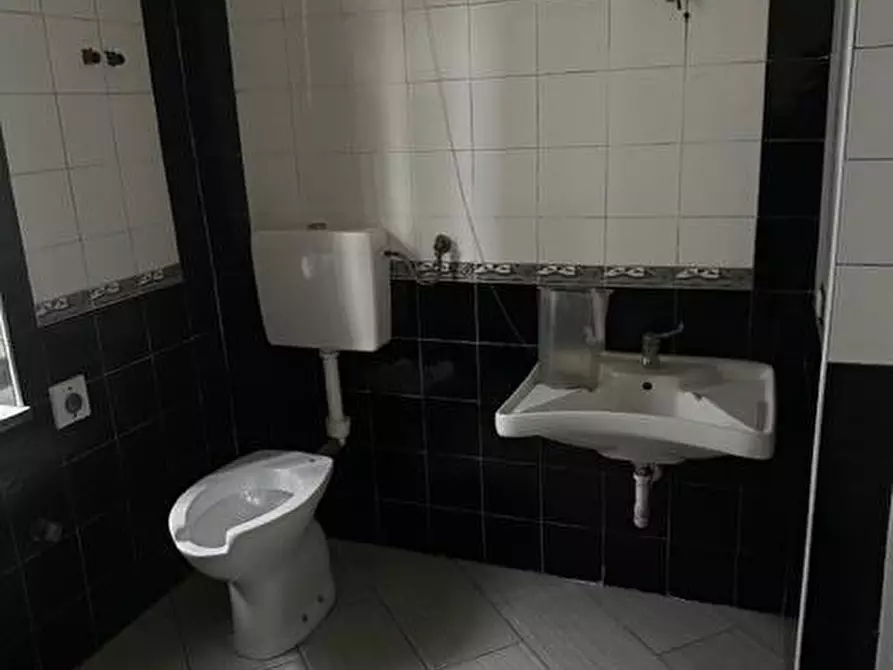 Immagine 5 di Locale commerciale in affitto  in via circumvallazione a Trentola Ducenta