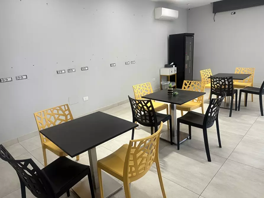 Immagine 13 di Locale commerciale in affitto  in Via 4 novembre a Trentola Ducenta