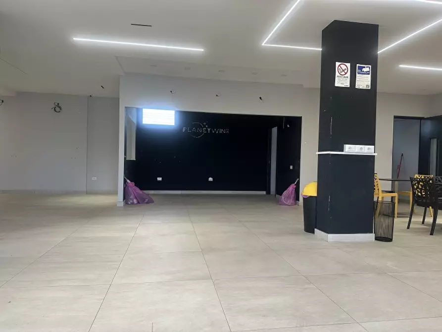 Immagine 1 di Locale commerciale in affitto  in Via 4 novembre a Trentola Ducenta