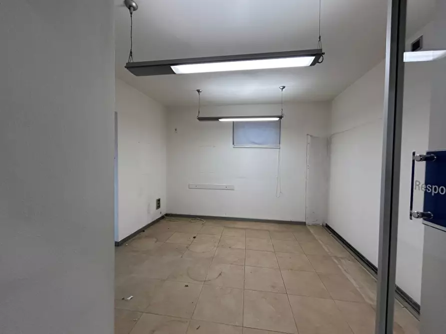 Immagine 3 di Locale commerciale in affitto  in PIAZZA FUORI SANT'ANNA SNC a Aversa