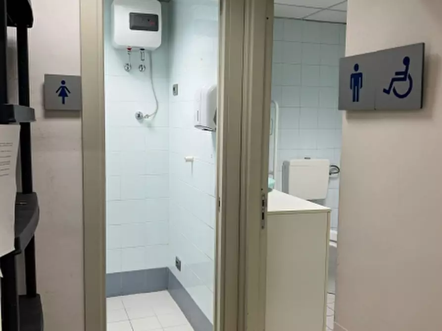 Immagine 4 di Locale commerciale in affitto  in PIAZZA FUORI SANT'ANNA SNC a Aversa