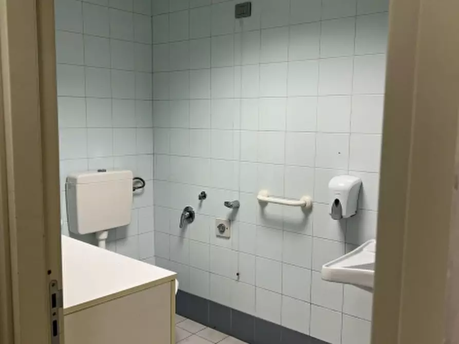 Immagine 5 di Locale commerciale in affitto  in PIAZZA FUORI SANT'ANNA SNC a Aversa