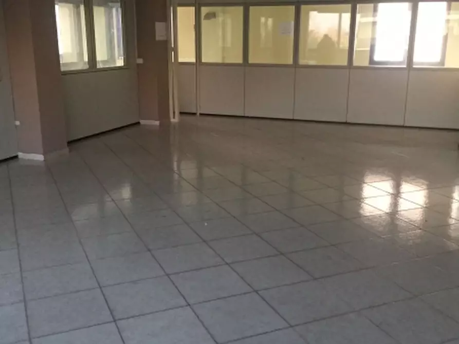 Immagine 7 di Locale commerciale in affitto  in via  antonio gramisci snc a Aversa