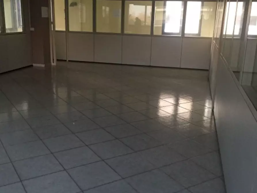 Immagine 8 di Locale commerciale in affitto  in via  antonio gramisci snc a Aversa