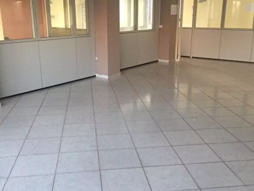 Immagine 9 di Locale commerciale in affitto  in via  antonio gramisci snc a Aversa