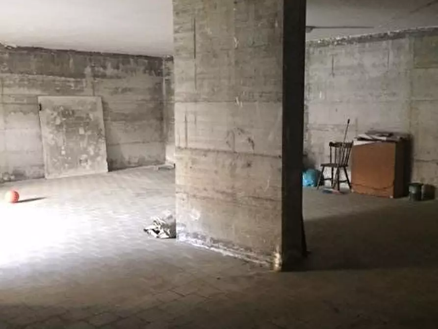 Immagine 3 di Palazzo in vendita  in via  Gabriele D'annunzio a Carinaro