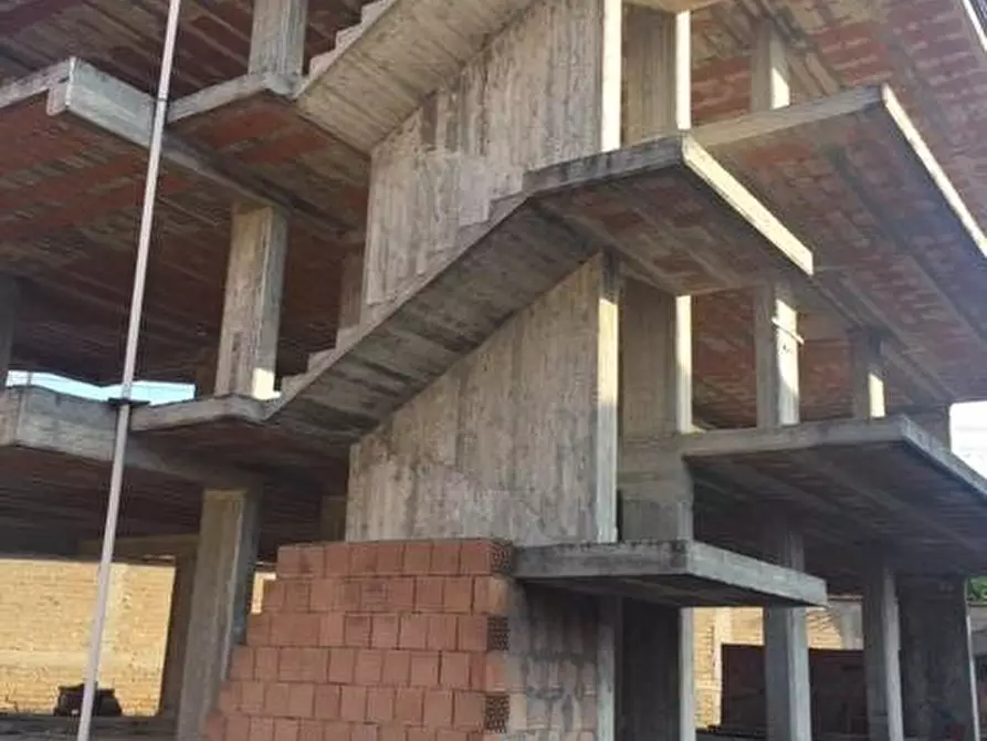 Immagine 9 di Palazzo in vendita  in via  Gabriele D'annunzio a Carinaro