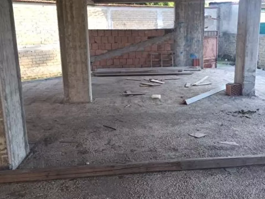 Immagine 10 di Palazzo in vendita  in via  Gabriele D'annunzio a Carinaro