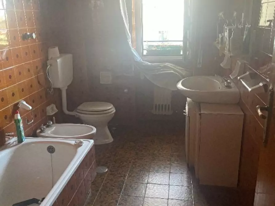 Immagine 4 di Appartamento in vendita  in VIA  VITO  DI JASI 120 a Aversa