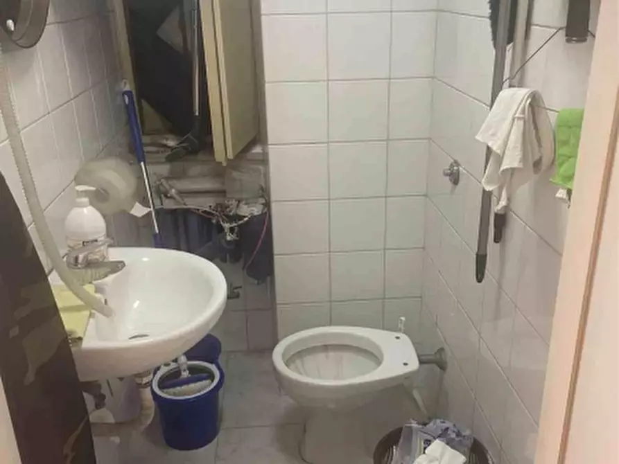 Immagine 7 di Locale commerciale in vendita  in VIA COSTANTINOPOLI a Aversa